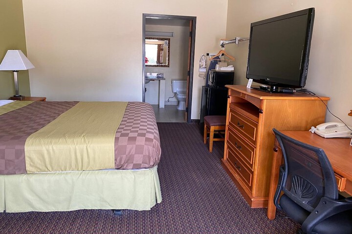 Room 21 of 28