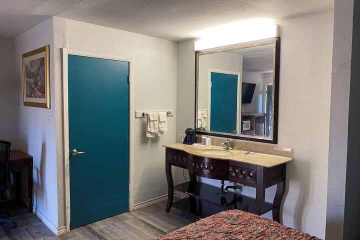 Room 17 of 17