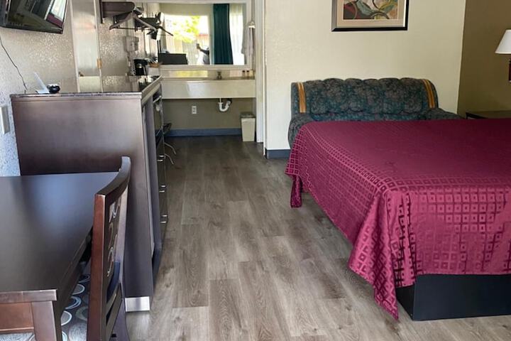 Room 33 of 57