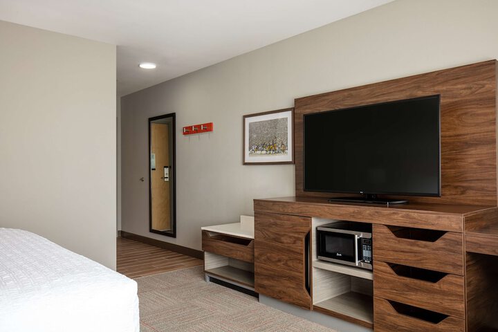 Room 25 of 33