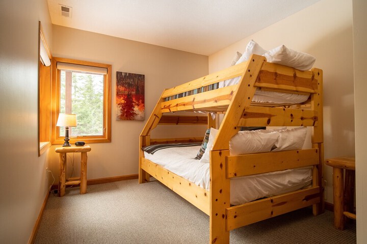 Room 52 of 127