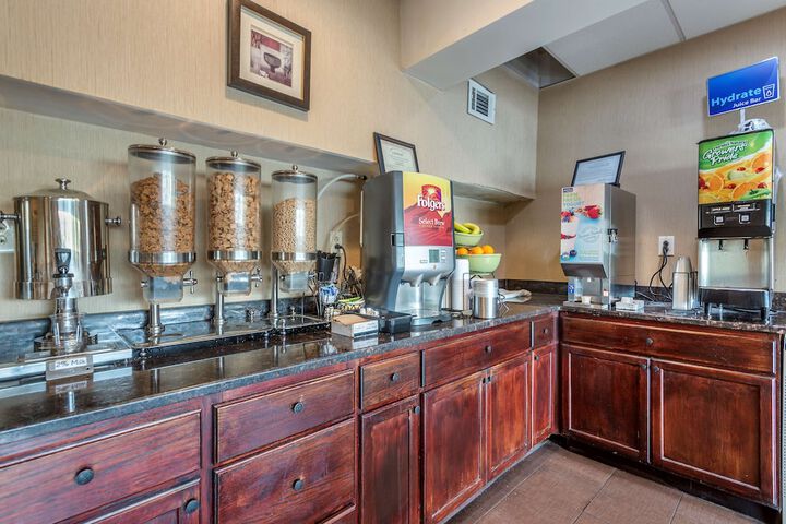 Breakfast/Coffee Service 23 of 25