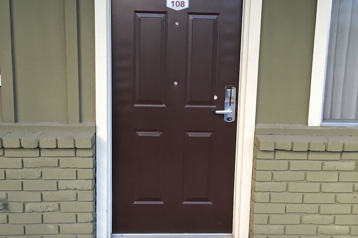 Vino Inn & Suites