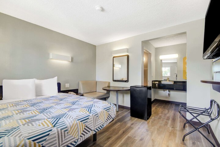 Room 8 of 26