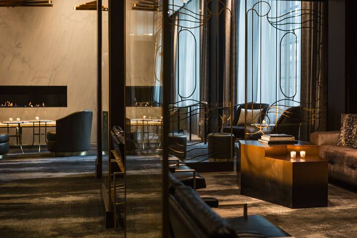Lounge 56 of 61