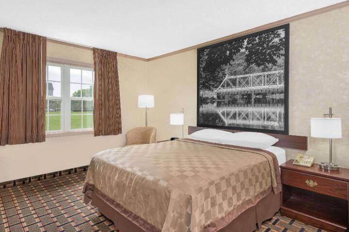 Super 8 Maumee / Toledo OH