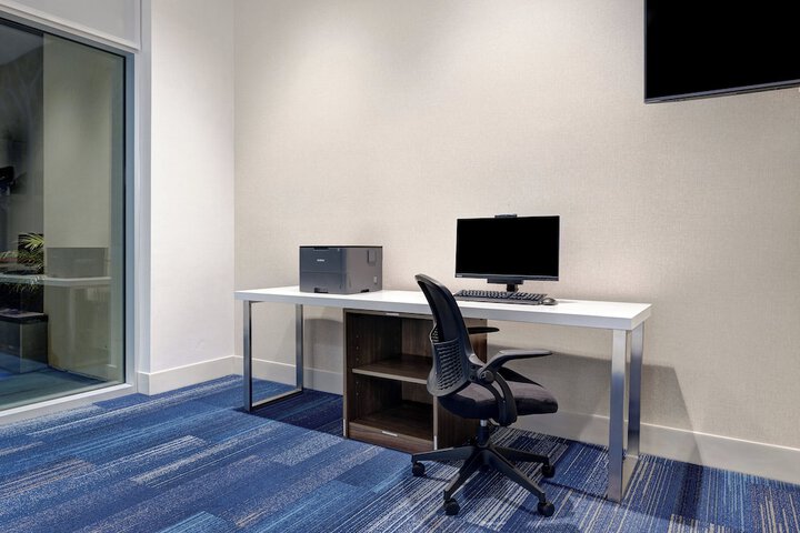 Holiday Inn Express & Suites Glendale Downtown by IHG