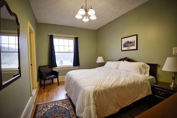 Room 52 of 114