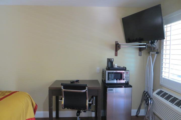 Room 25 of 37