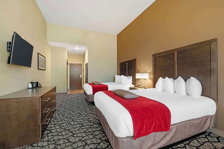 Best Western Plus Lakeview Hotel