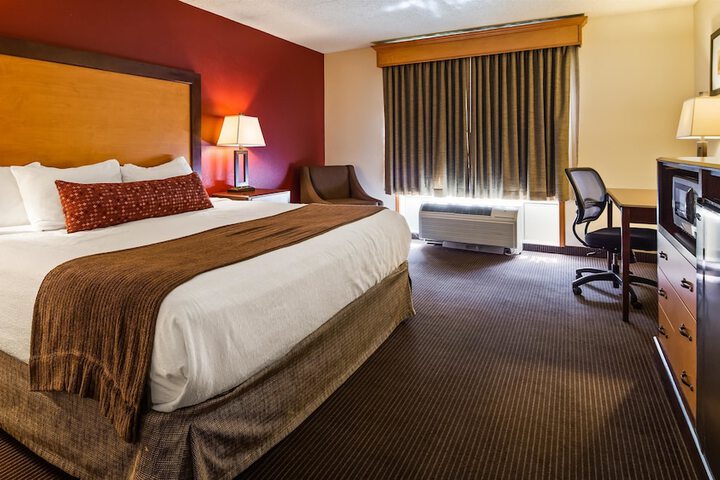 Room 10 of 27