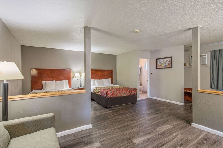 Room 11 of 27