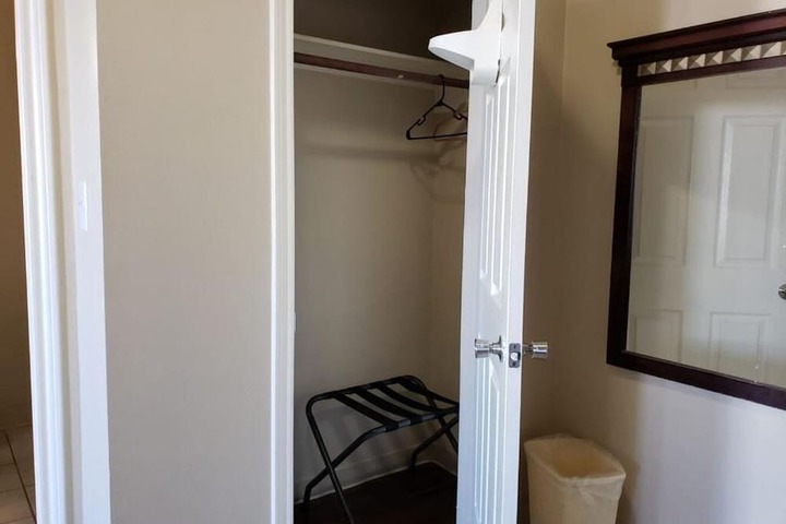 Crossroads Inn & Suites