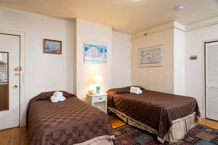 Room 15 of 30