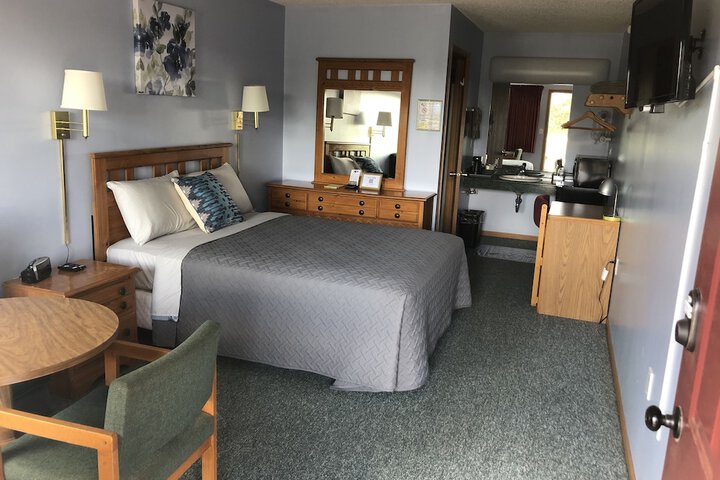 Edge of The Woods Motel