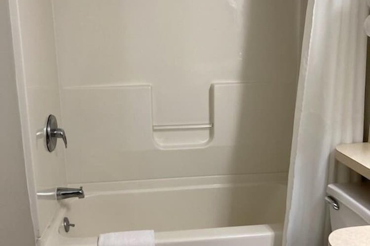 Room 33 of 47