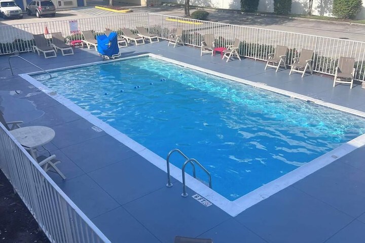 Pool 6 of 35