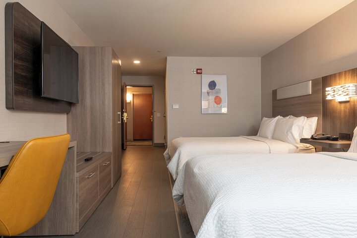 Room 32 of 76