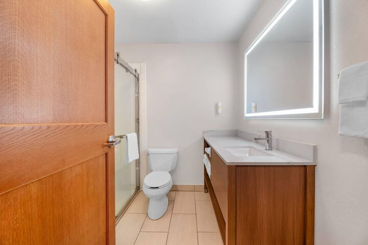 Comfort Inn & Suites Sheboygan I-43