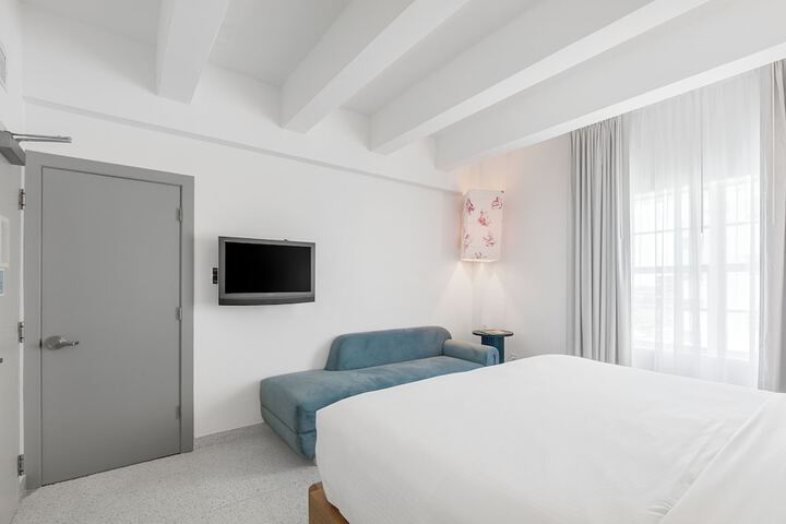 Room 17 of 35