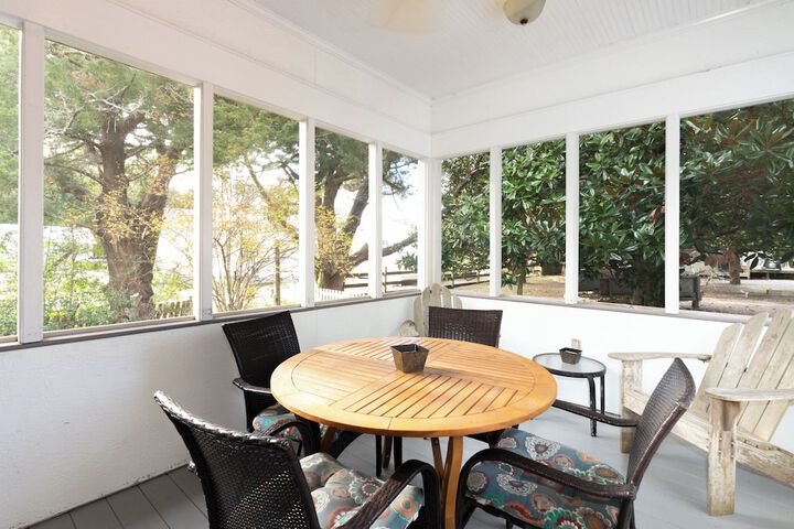 Ocracoke Harbor Inn