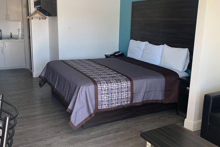 Room 4 of 15
