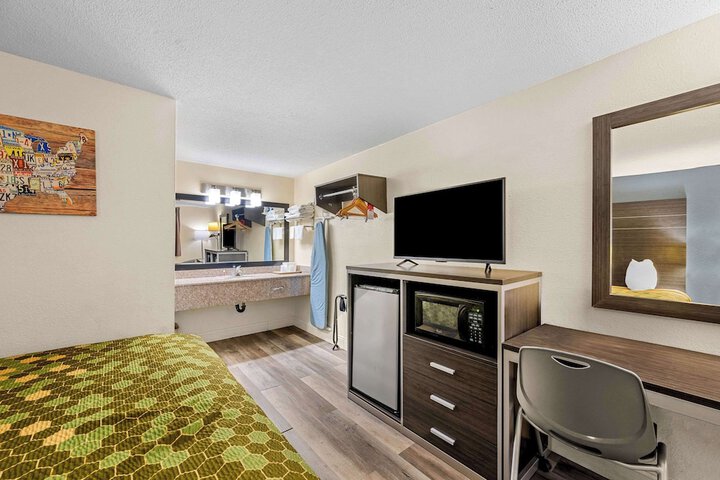 Room 11 of 24