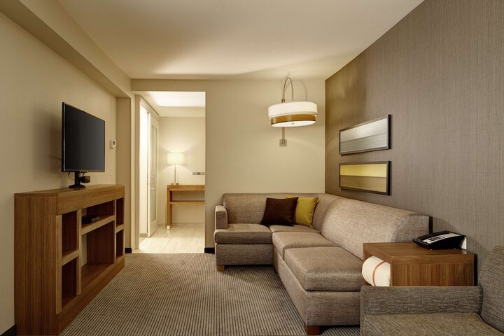 Room 22 of 38