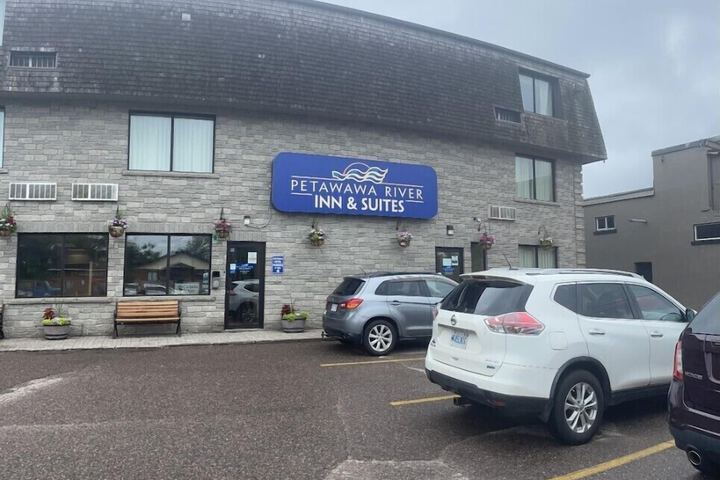 Petawawa River Inn and Suites