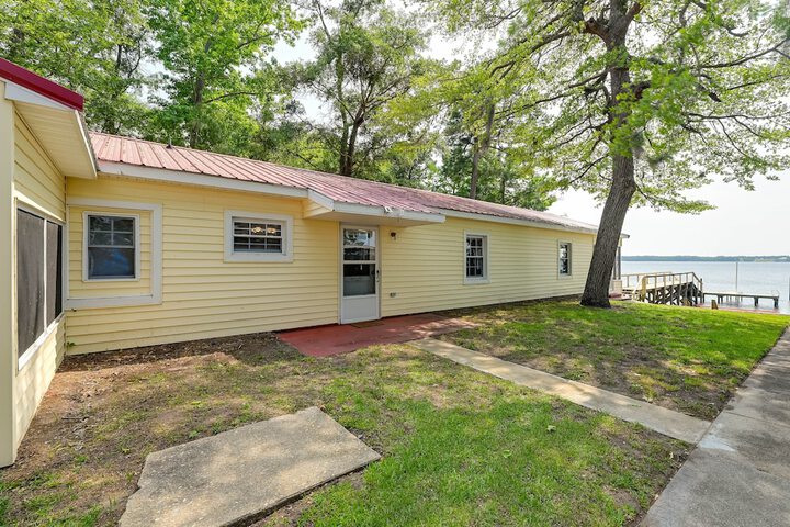 Riverfront Edenton Condo w / Porch & Water Views!