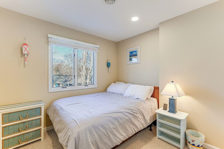 Walk to Bethany Beach Boardwalk: Coastal Retreat