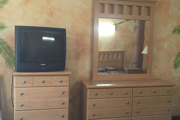Room 17 of 28