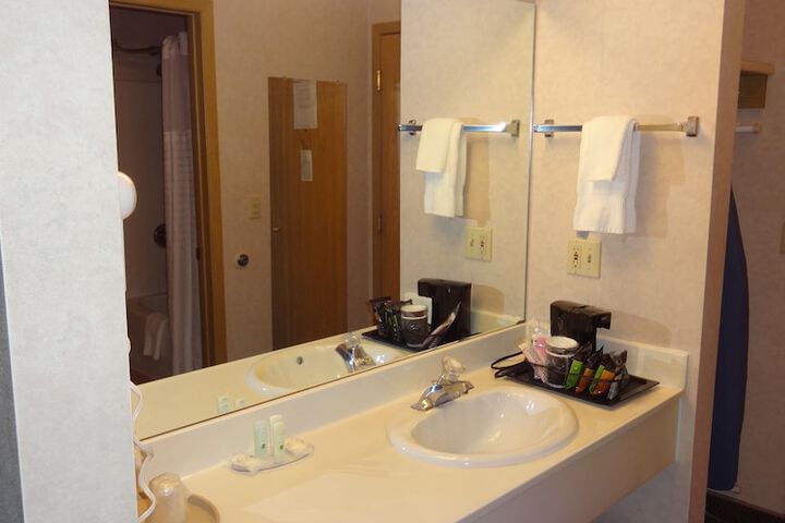 Room 9 of 27
