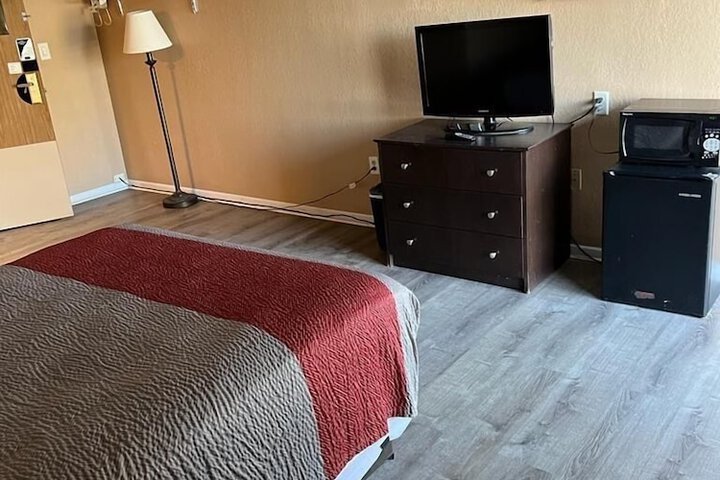 Room 11 of 12