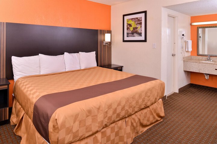 Room 12 of 23
