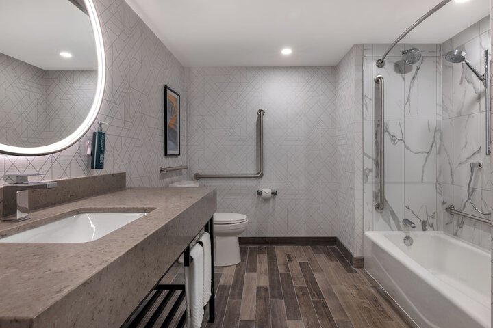 DoubleTree by Hilton Kingston