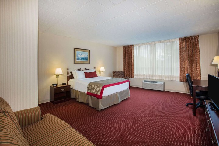 Ramada by Wyndham Ligonier