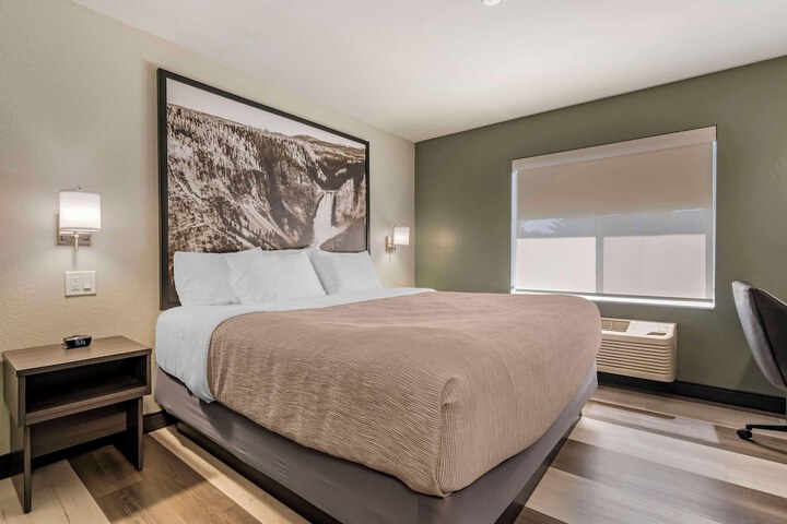 Room 32 of 41