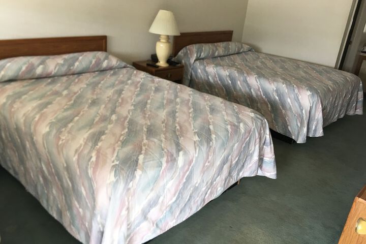 Room 8 of 12