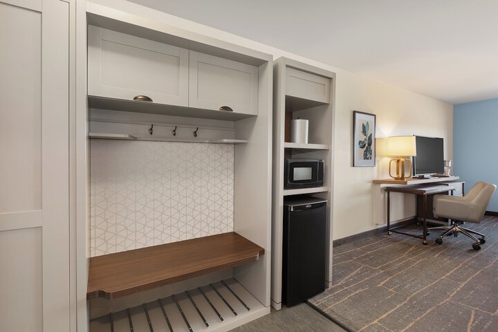 Holiday Inn & Suites Detroit - Troy by IHG