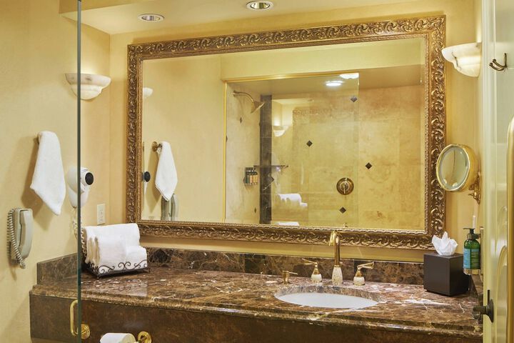 Davenport Hotel Autograph Collection