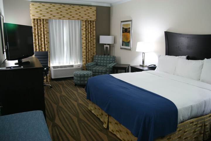 Room 10 of 25