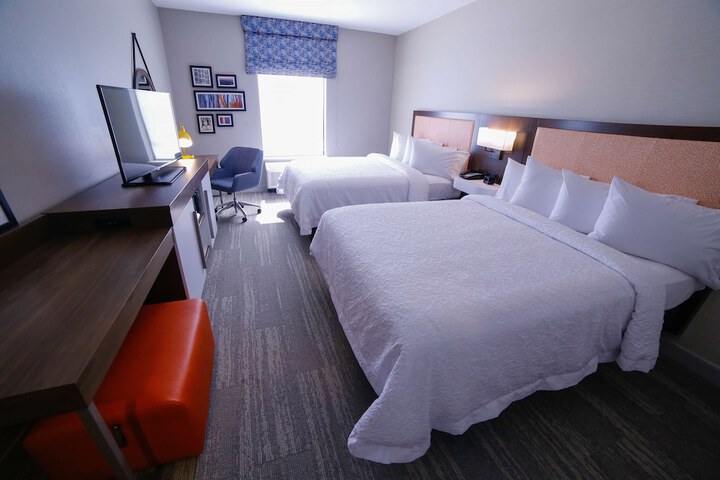 Hampton Inn & Suites Forest City
