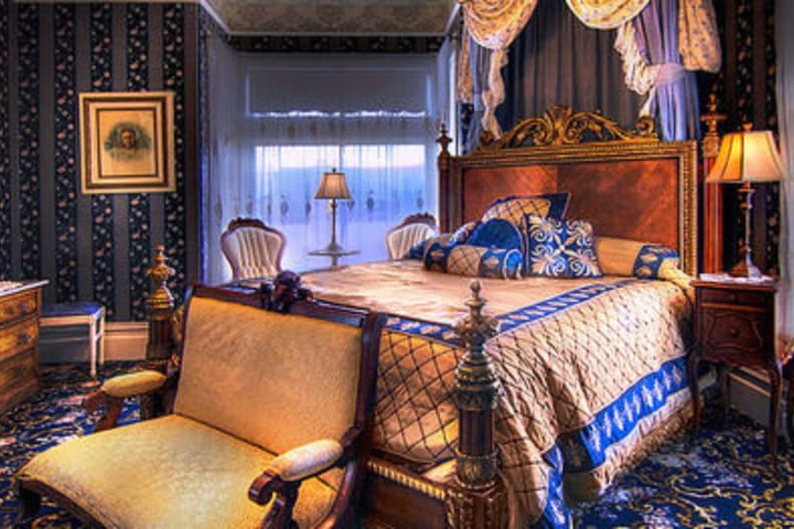 Gingerbread Mansion Inn