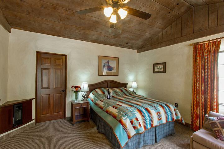 Room 6 of 10