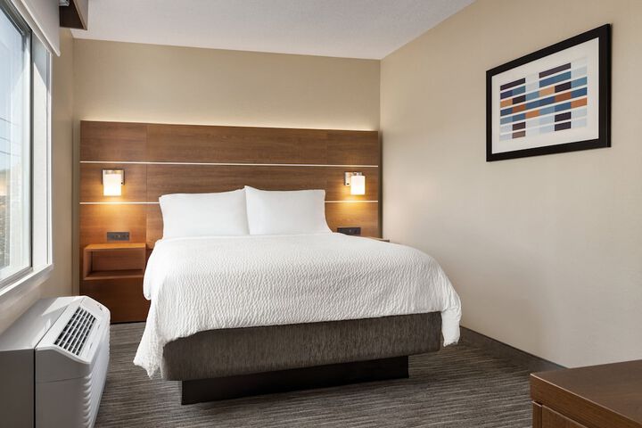 Holiday Inn Express & Suites Oxford by IHG