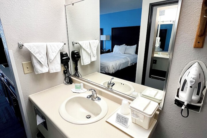 Room 43 of 53