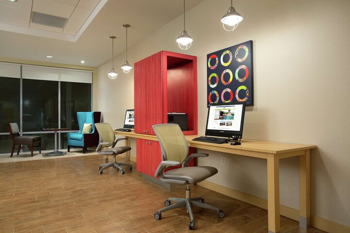 Business Center 27 of 27