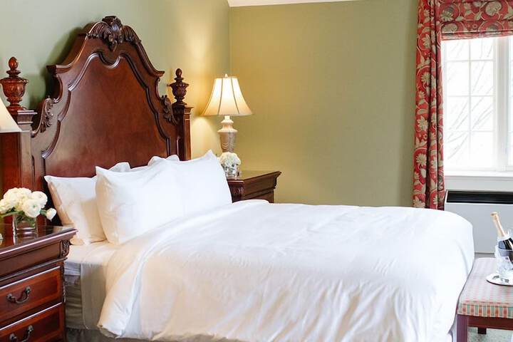 Riverbend Inn and Vineyard