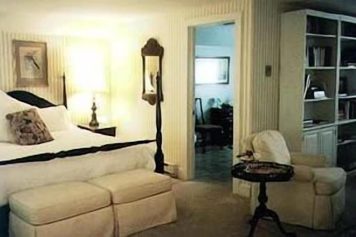 Room 13 of 21